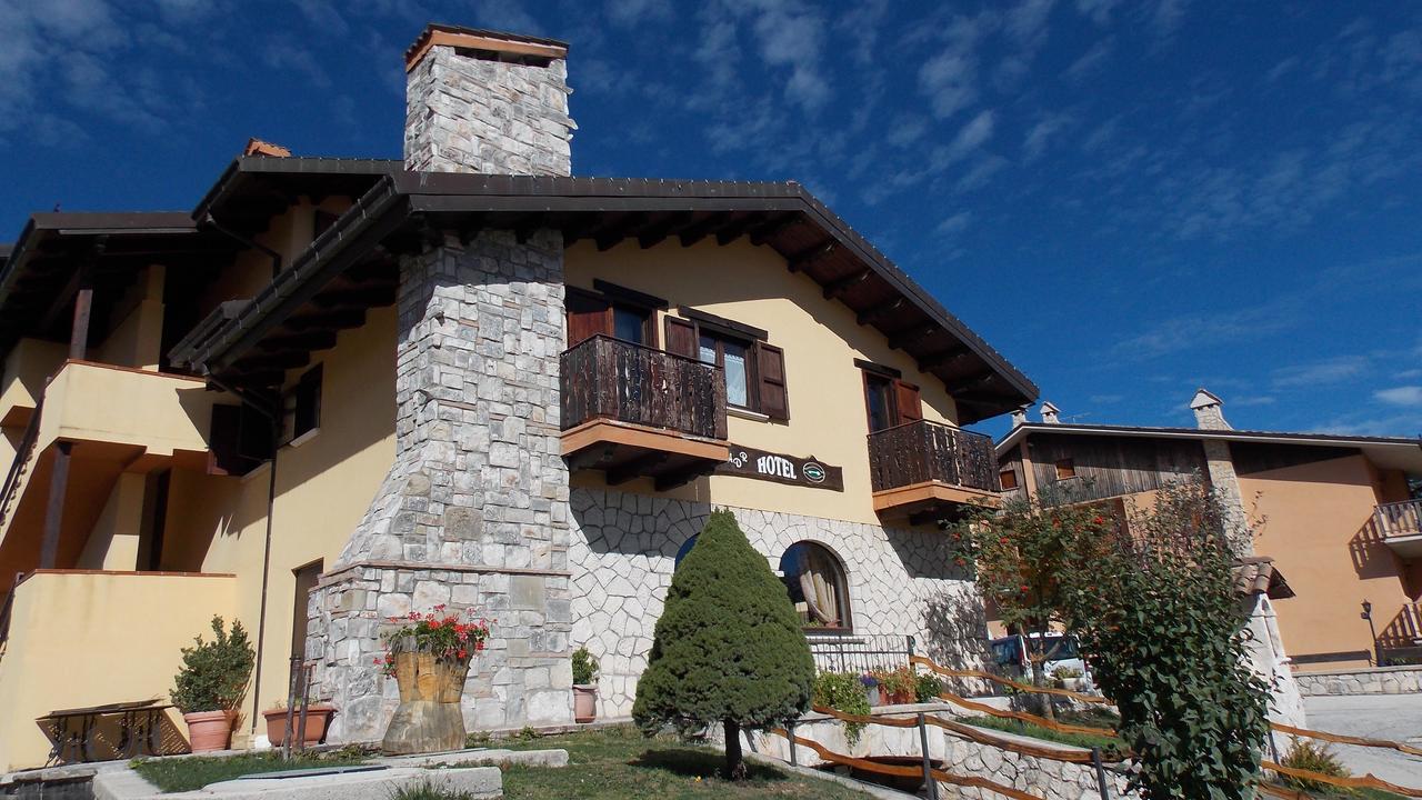 Hotel Altopiano Delle Rocche Rocca di Mezzo Extérieur photo