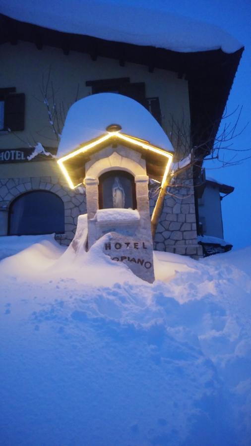 Hotel Altopiano Delle Rocche Rocca di Mezzo Extérieur photo